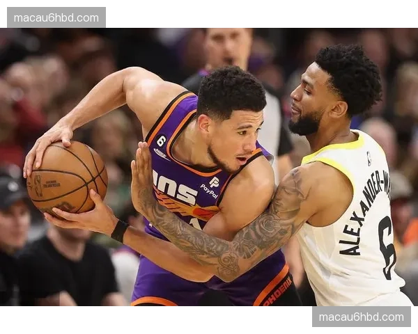 太阳布克复出激活挡拆战术 与艾顿配合效率值+18